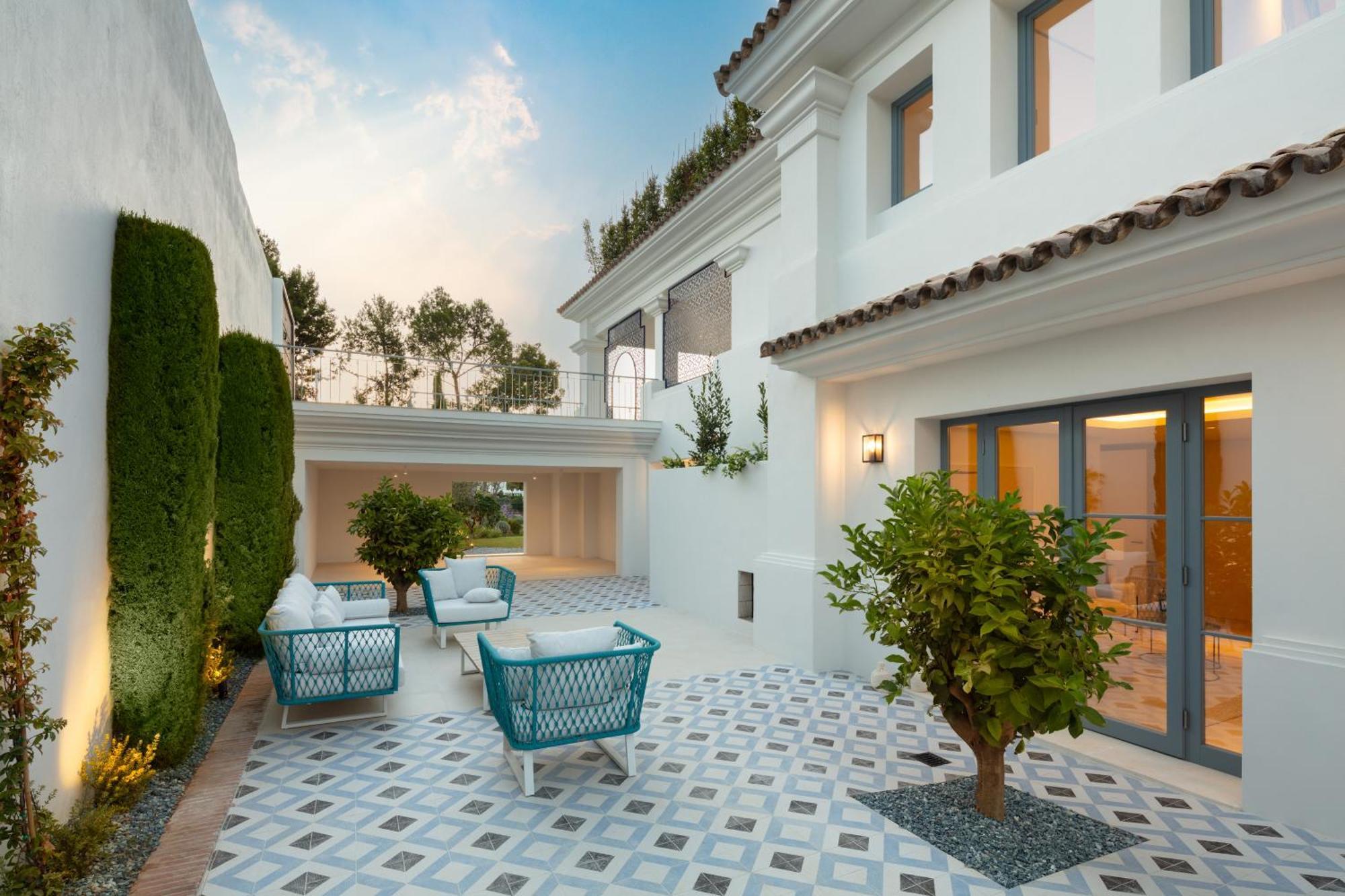 Villa Azur, Nueva Andalucia,
