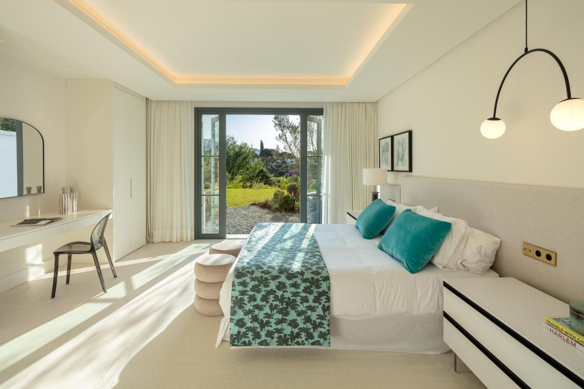 Villa Azur, Nueva Andalucia, *