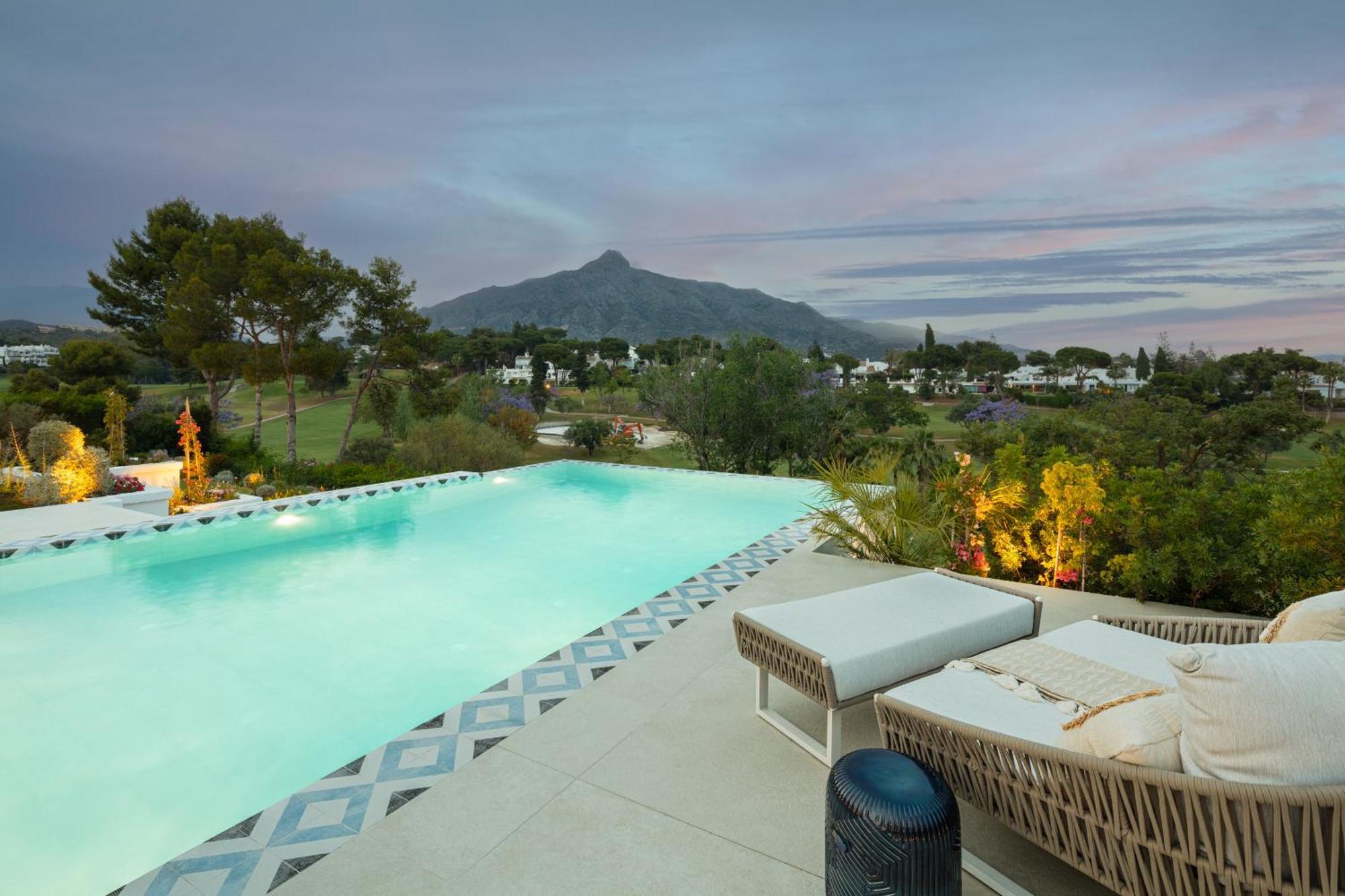 Villa Azur, Nueva Andalucia, *