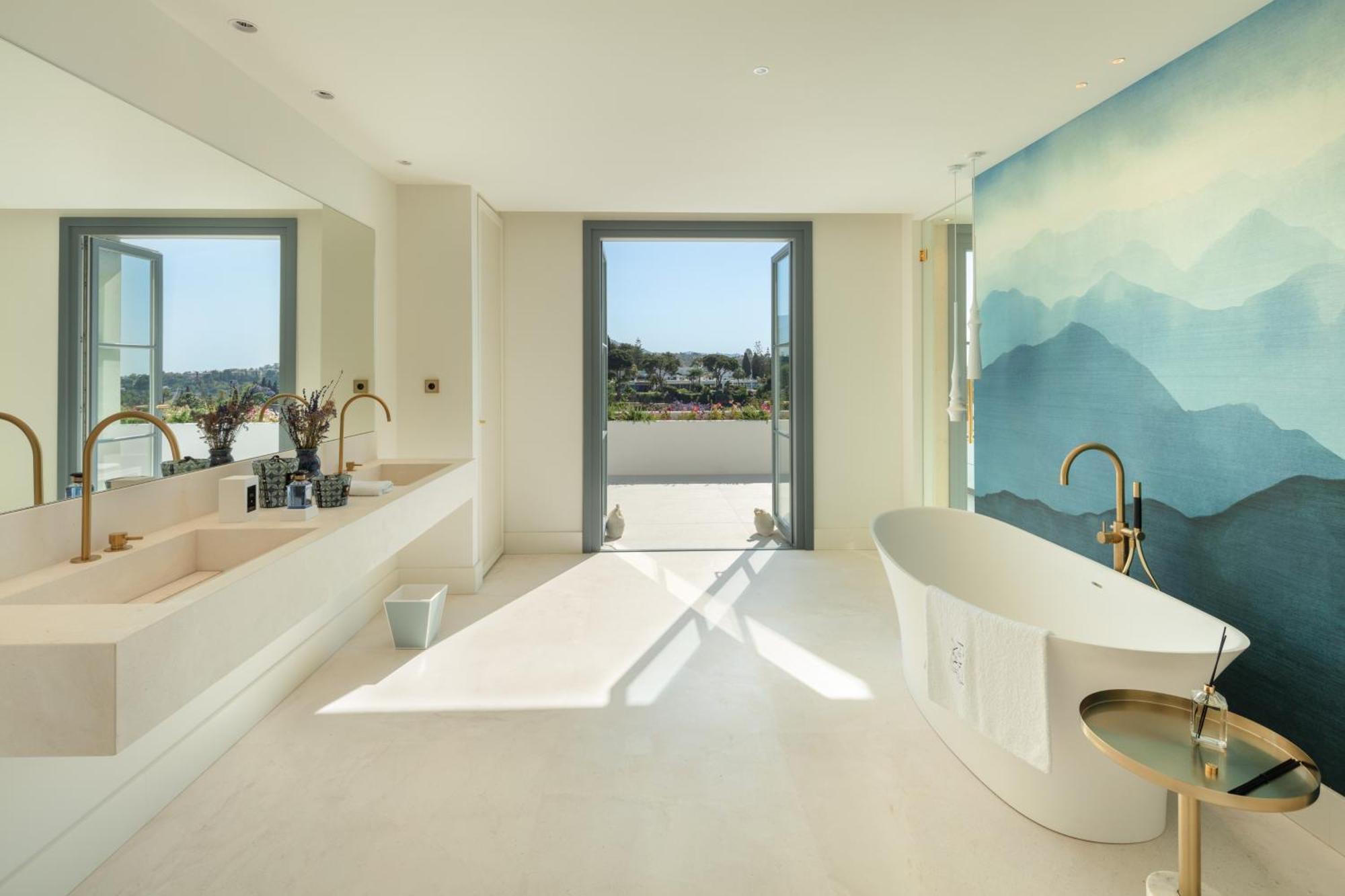 Villa Azur, Nueva Andalucia, *